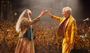Maria Bethânia e Caetano Veloso de mãos dadas em show